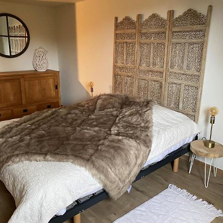 Le Logis Des Chenes, Superbe Bungalow Dans Quartier Residentiel Proche De Namur Wépion Eksteriør billede